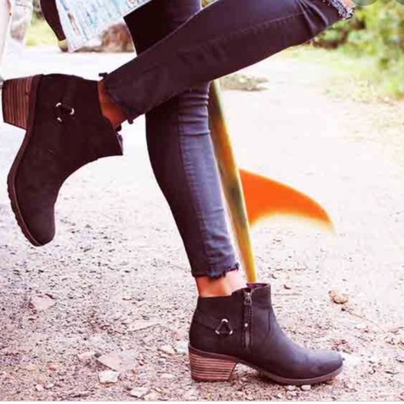 cdg doc martens
